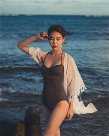 主人跪下腿分开惩罚