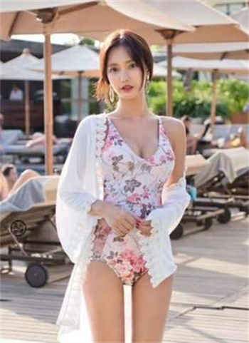杨一凡比大小视频资源