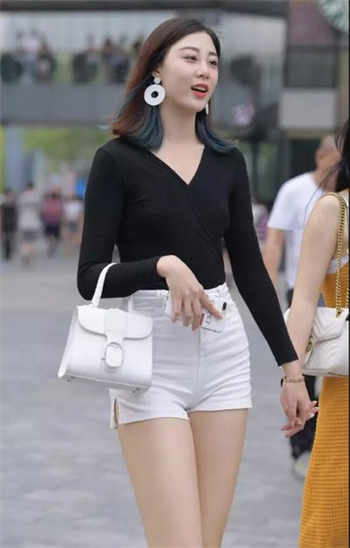 重生后成了大佬的白月光