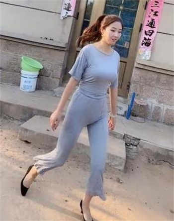 爱情公寓开局被拖拉机超车
