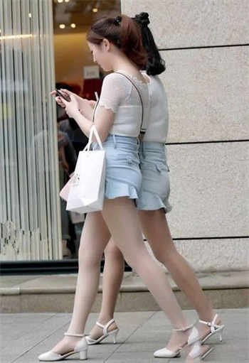 老公当老婆面夸另一个女人