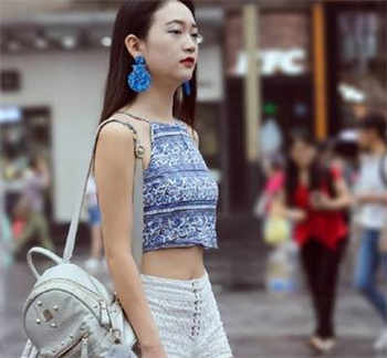 黑暗拍卖会雅妃卖自己
