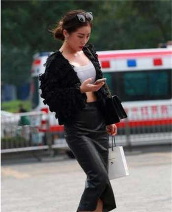 生理课老师拿女班当教材