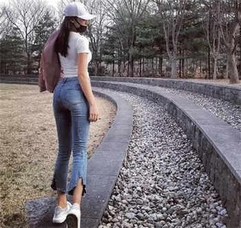 老董门卫刘莎莎与校长