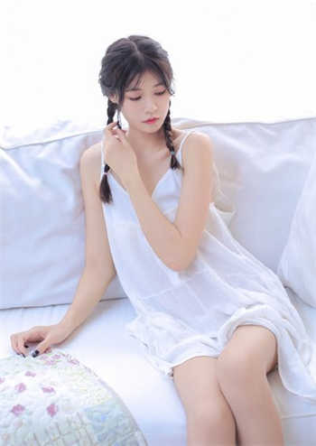 女同沙发上热吻视频